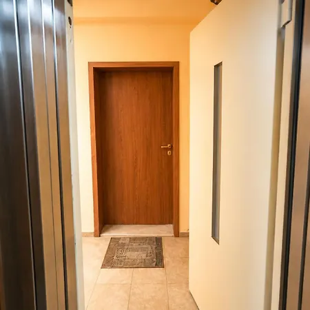Heart Of Apartment Warna